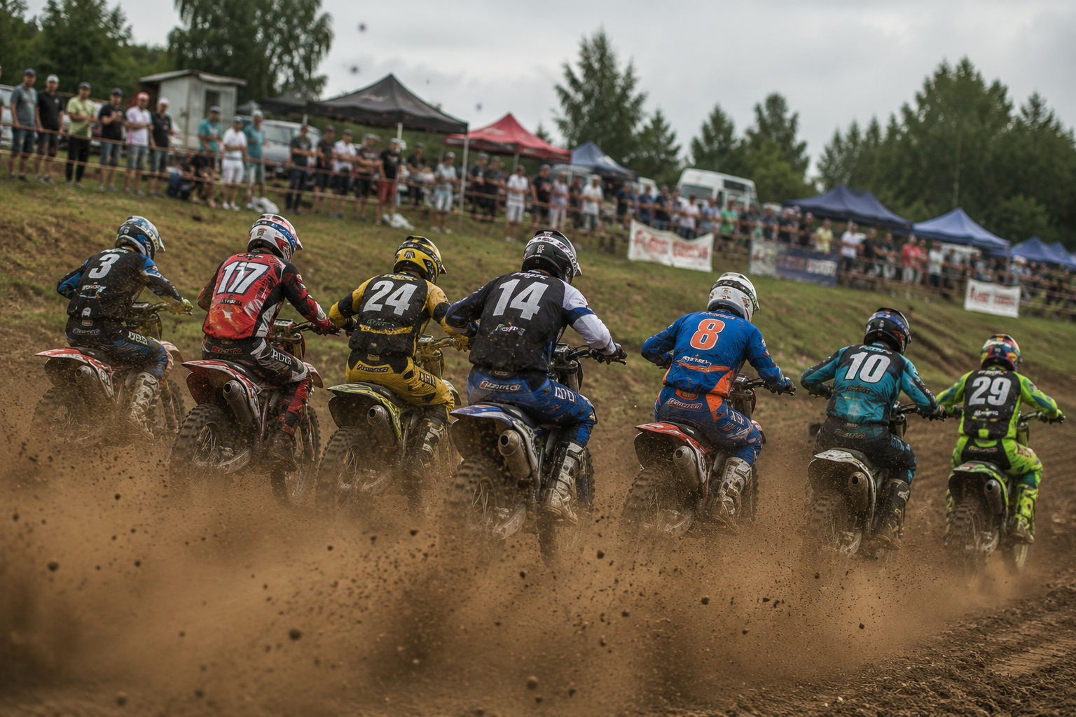 Motocross-Start – mehrere Fahrer starten gleichzeitig auf der Strecke